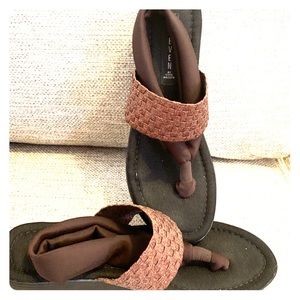 EUC Steven Sandals Sz 9/9.5